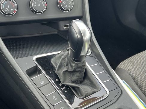 Used 2019 Volkswagen Jetta SE image 21