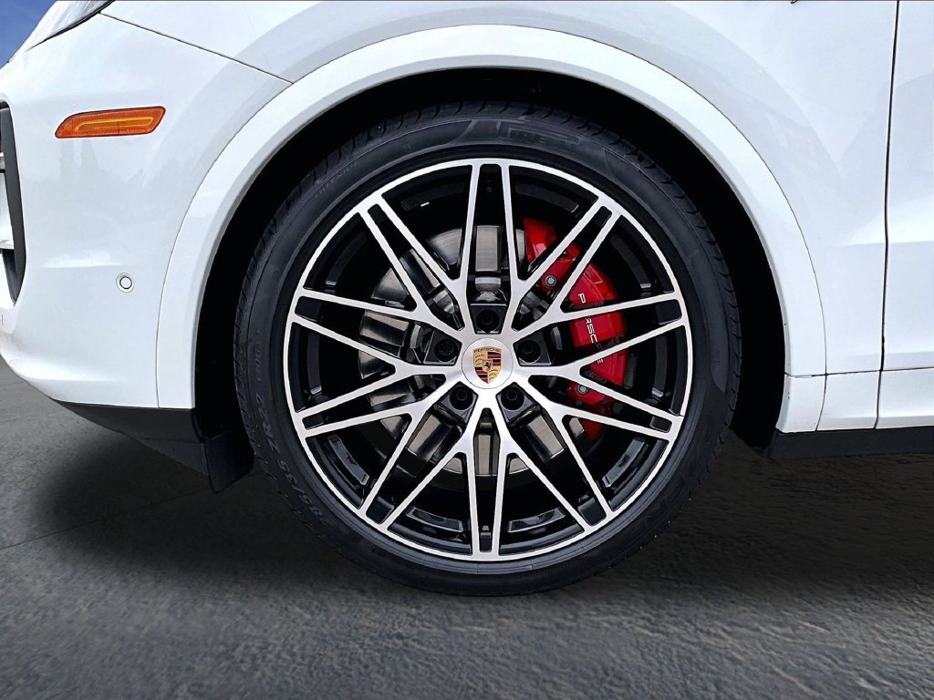 Certified 2025 Porsche Cayenne S AWD/4WD image 11