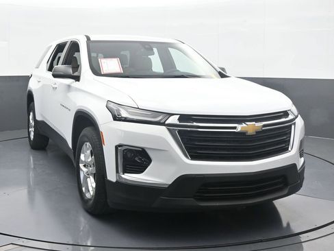 Used 2022 Chevrolet Traverse LS image 9