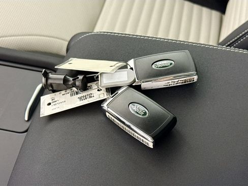 Used 2026 Land Rover Discovery Limited Edition AWD/4WD image 17