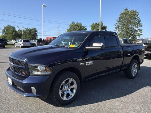 Used 2018 RAM 1500 Express AWD/4WD image 3