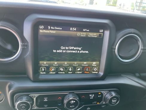Used 2023 Jeep Wrangler Unlimited Sahara AWD/4WD image 9