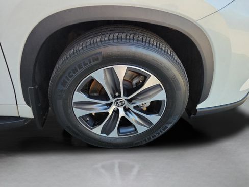 Used 2023 Toyota Highlander XLE FWD image 15