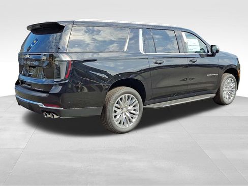 New 2026 Chevrolet Suburban Premier image 4