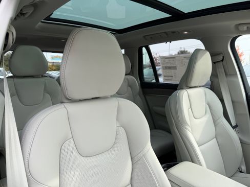 New 2026 Volvo XC90 T8 Ultra image 9