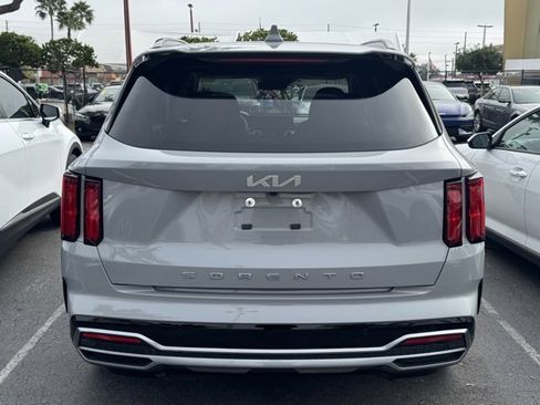 Used 2022 Kia Sorento SX image 5