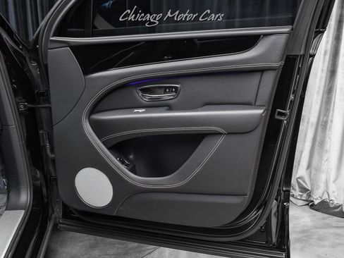 Used 2023 Bentley Bentayga Plug-In Hybrid image 36