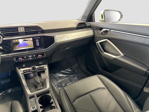 Certified 2025 Audi Q3 2.0T Premium w/ Convenience Package image 24