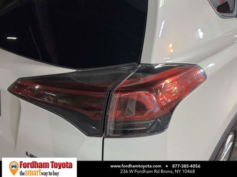 Used 2018 Toyota RAV4 Limited w/ Advanced Technology Package FWD image 10