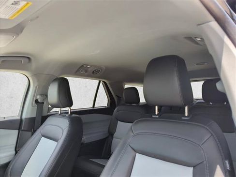 Used 2022 Ford Explorer XLT w/ Equipment Group 202A AWD/4WD image 9