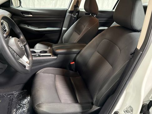 Used 2025 Nissan Altima 2.5 SV FWD image 18