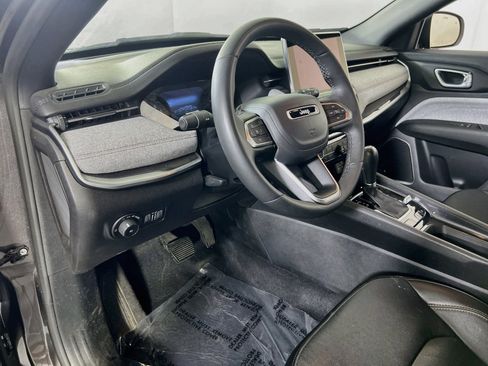 Used 2023 Jeep Compass Latitude w/ Sun and Sound Group AWD/4WD image 9