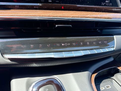 Used 2021 Cadillac Escalade Premium Luxury Platinum AWD/4WD image 17