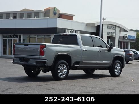 Used 2024 Chevrolet Silverado 2500 High Country w/ Technology Package AWD/4WD image 7