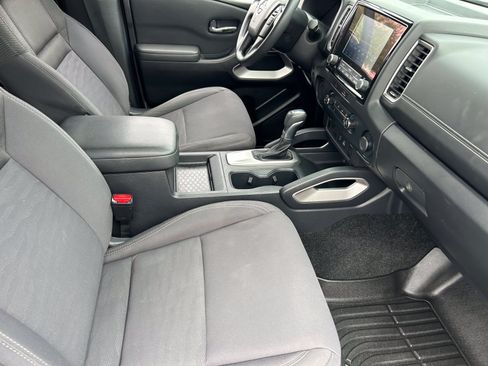 Used 2022 Nissan Frontier 2WD Crew Cab image 11