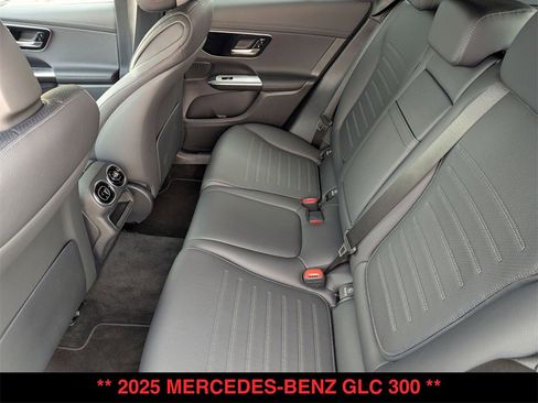 Used 2025 Mercedes-Benz GLC 300 GLC 300 image 3