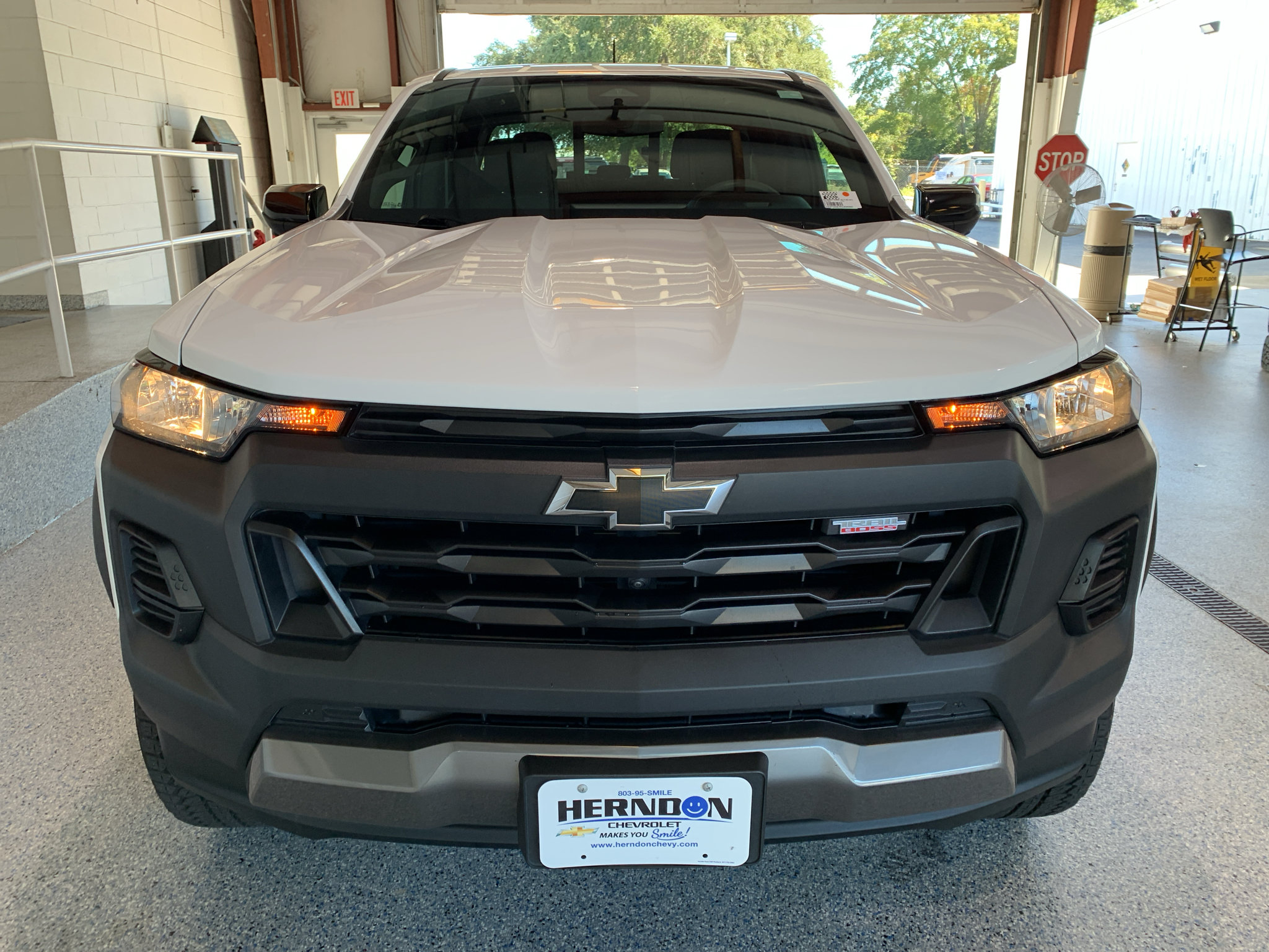 Used 2024 Chevrolet Colorado Trail Boss w/ Technology Package AWD/4WD image 2