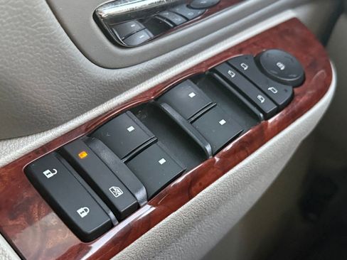 Used 2012 Chevrolet Suburban LT w/ Luxury Package image 25