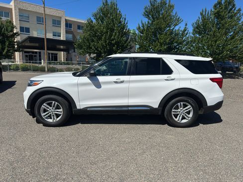 Used 2022 Ford Explorer XLT w/ Class IV Trailer Tow Package AWD/4WD image 22