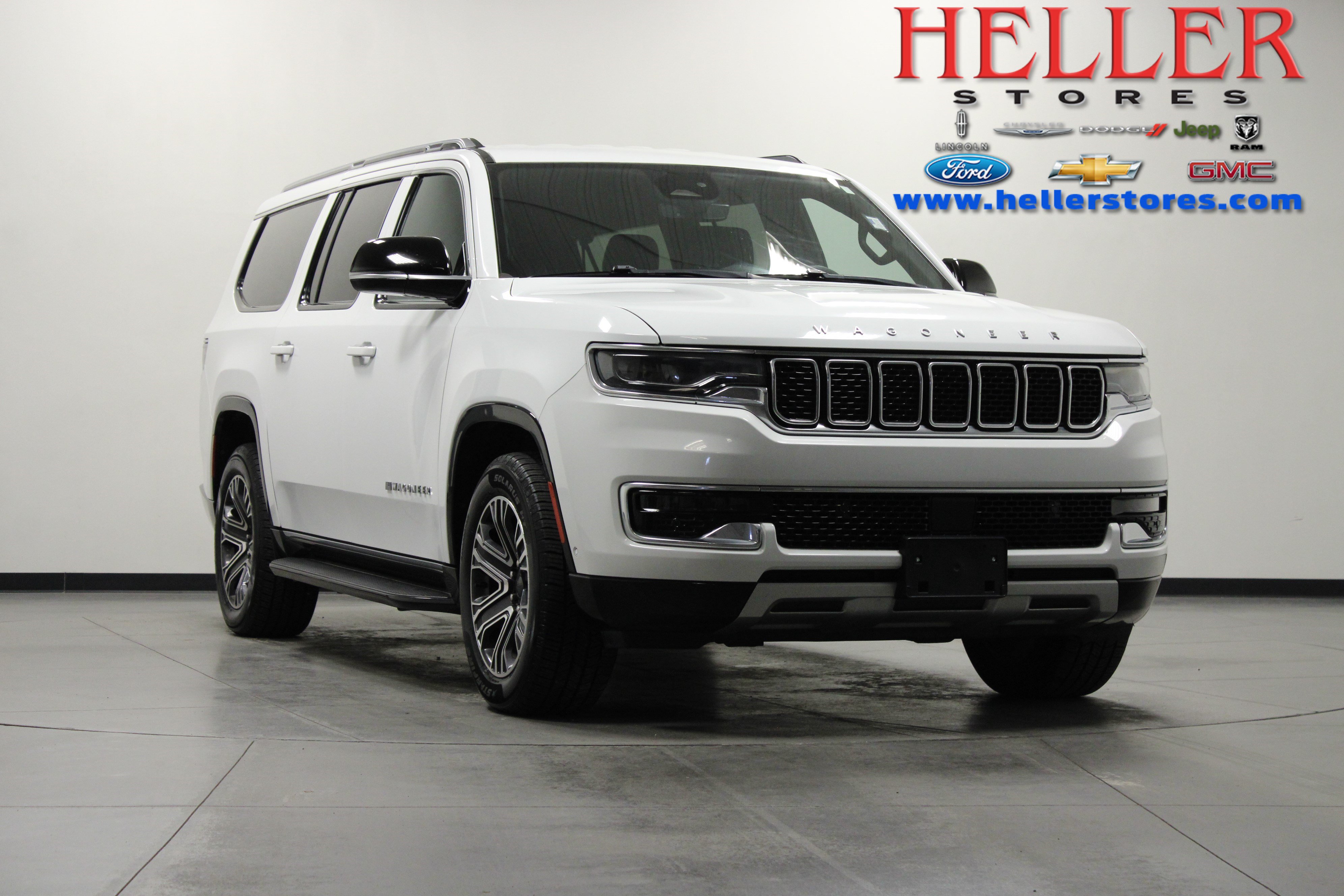 Used 2024 Jeep Wagoneer L Series II RWD image 1