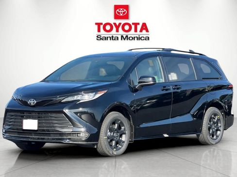 New 2026 Toyota Sienna XLE Woodland Edition AWD/4WD image 6