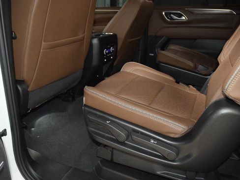 Used 2024 Chevrolet Suburban High Country image 41