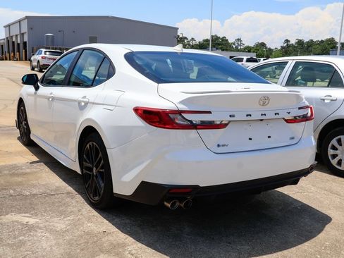 Used 2025 Toyota Camry SE FWD image 4
