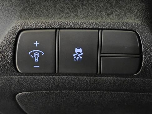 Certified 2025 Hyundai Elantra Sport image 32