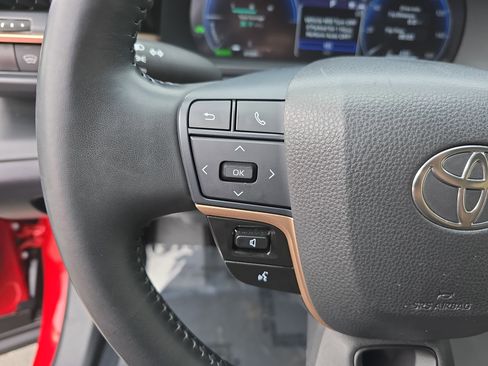 Used 2023 Toyota Crown XLE image 18