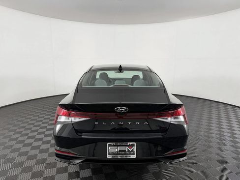 Used 2022 Hyundai Elantra SE FWD image 10