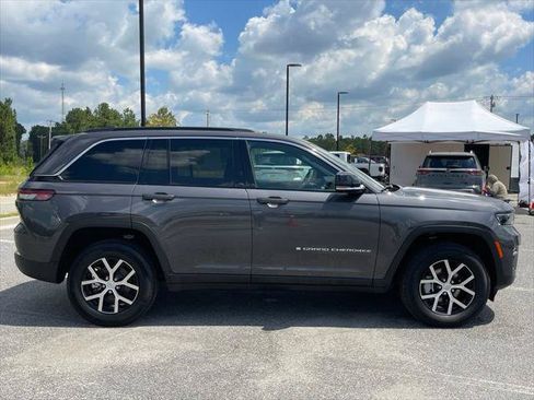 Certified 2025 Jeep Grand Cherokee Limited w/ Luxury Tech Group II AWD/4WD image 24