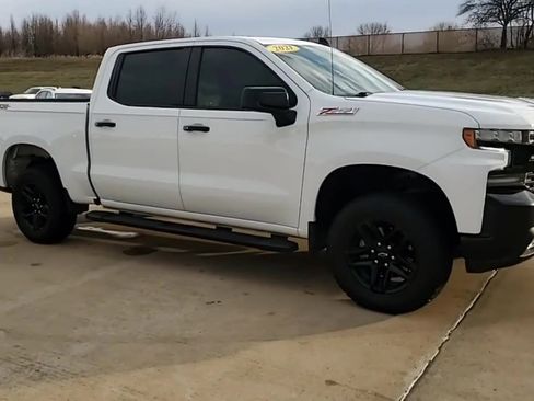 Used 2021 Chevrolet Silverado 1500 LT Trail Boss w/ Convenience Package II image 2