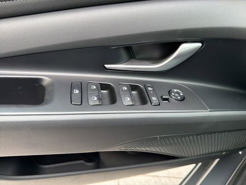New 2026 Hyundai Elantra Limited FWD image 32