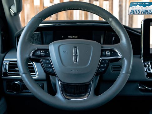 Used 2019 Lincoln Navigator Reserve image 13