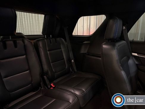 Used 2018 Ford Explorer Limited w/ Equipment Group 301A FWD image 17