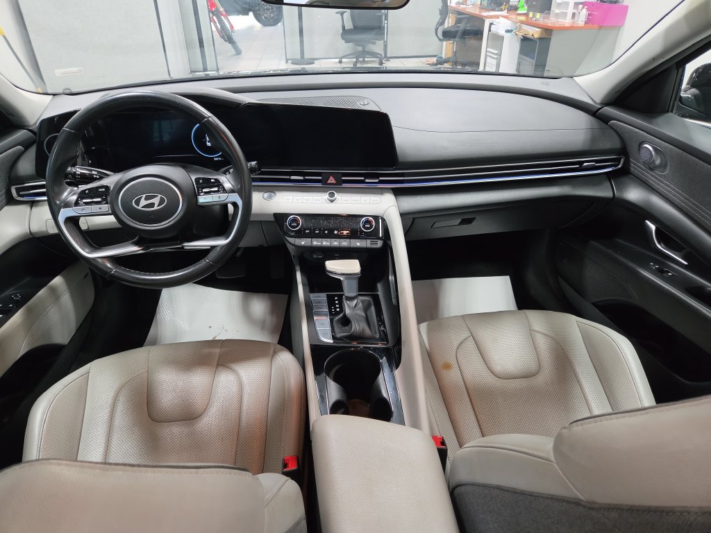 Used 2024 Hyundai Elantra Limited FWD image 5