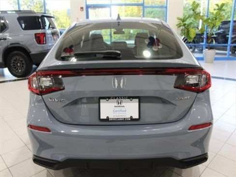 Used 2023 Honda Civic Sport image 6
