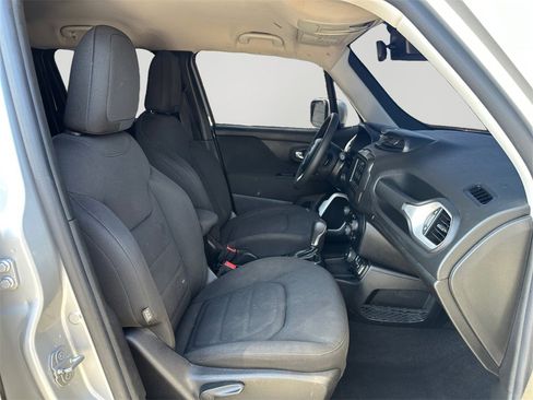 Used 2019 Jeep Renegade Latitude image 12