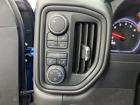 Used 2022 Chevrolet Silverado 1500 Custom AWD/4WD image 28