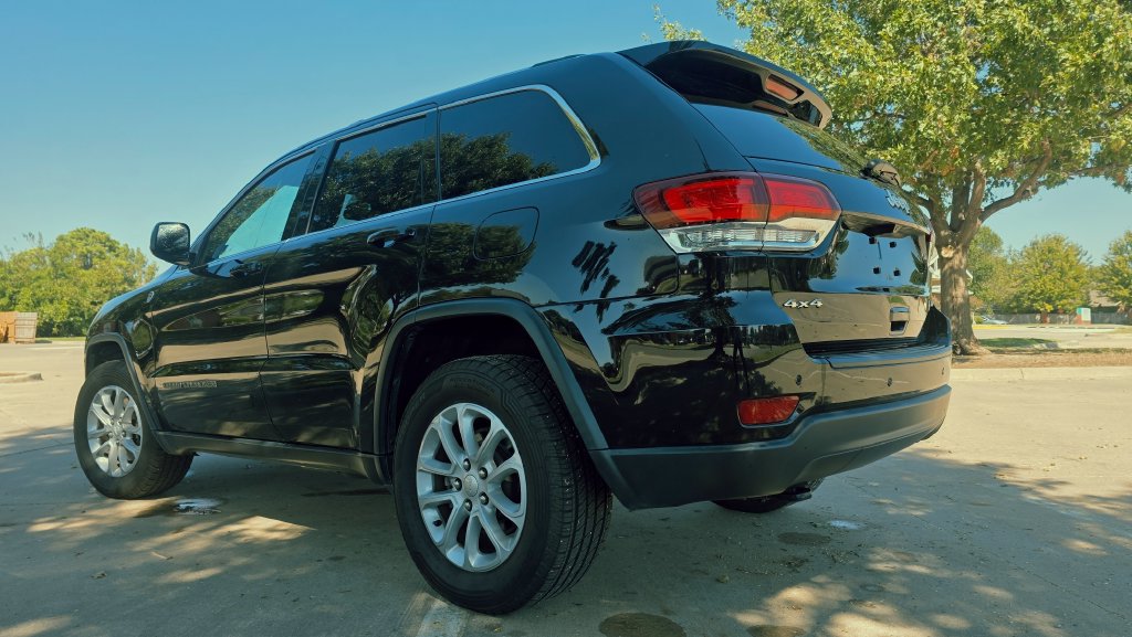 Used 2021 Jeep Grand Cherokee Laredo AWD/4WD image 16