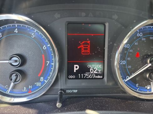 Used 2018 Toyota Corolla LE image 1