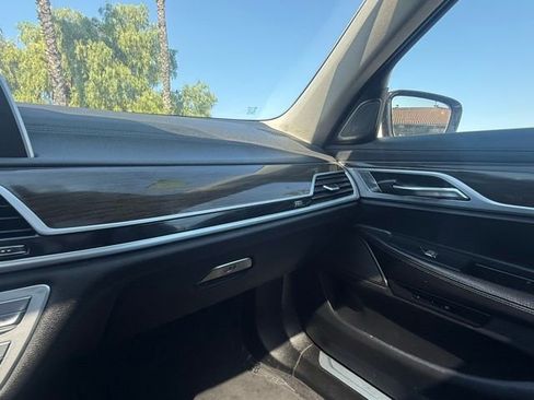 Used 2019 BMW 740i 740i image 27
