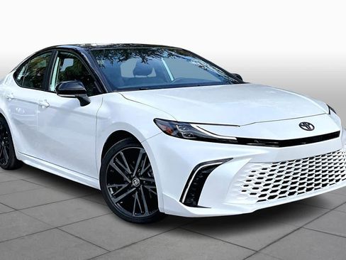 Used 2025 Toyota Camry XSE image 2