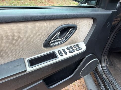 Used 2005 Mercury Mariner 2WD V6 image 15