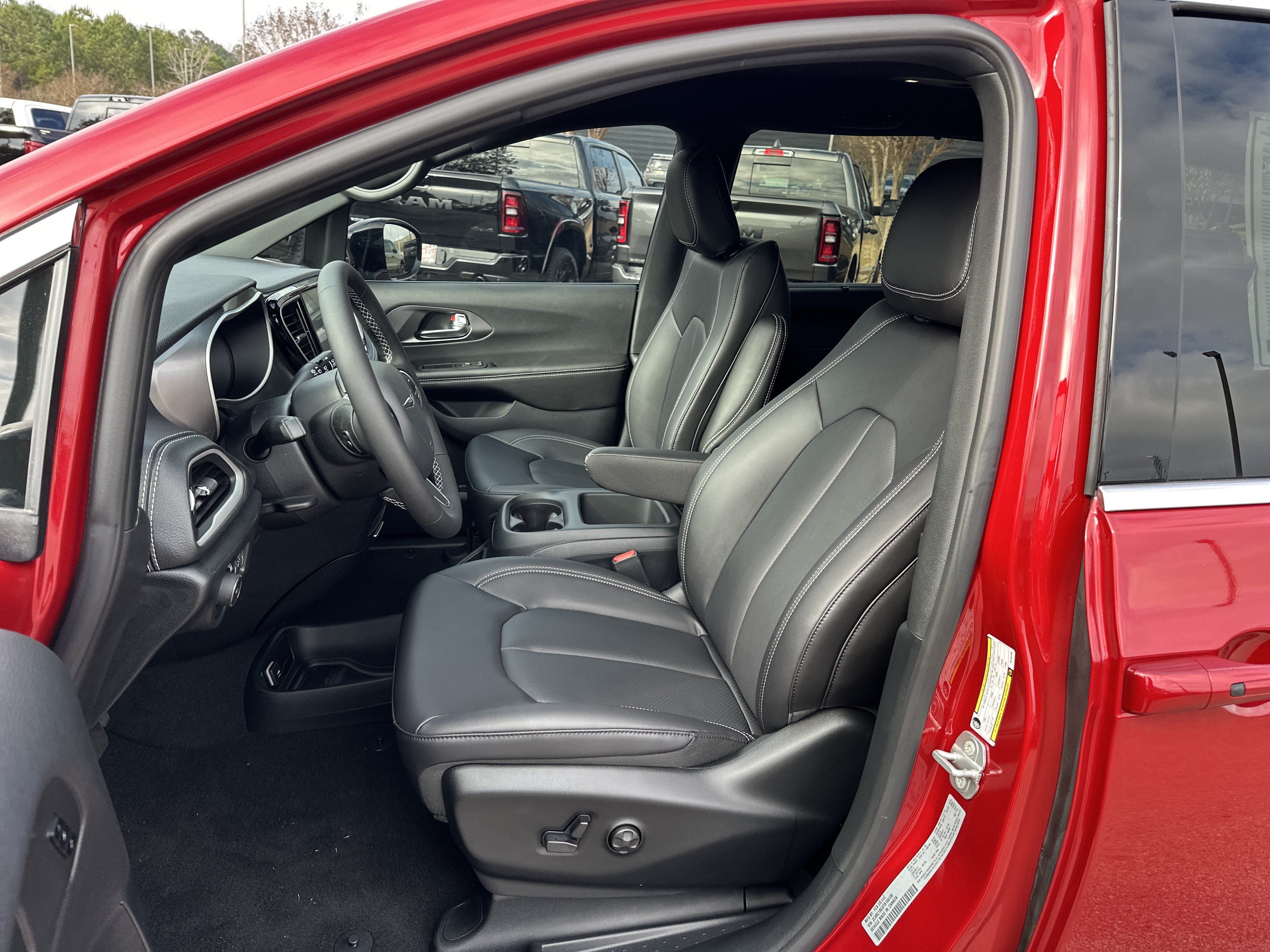 New 2026 Chrysler Pacifica Select FWD image 9