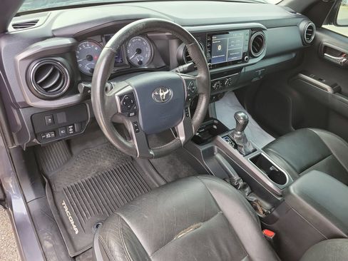 Used 2020 Toyota Tacoma TRD Sport image 8