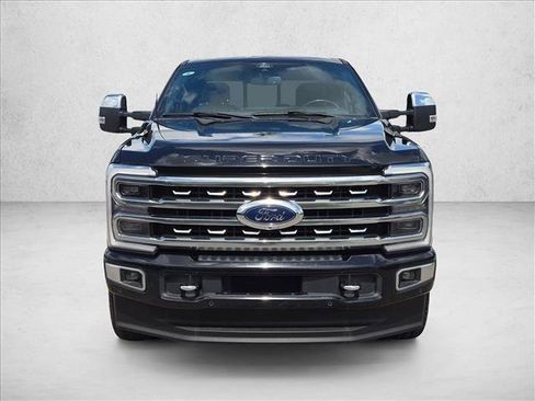 Used 2024 Ford F250 Platinum AWD/4WD image 2