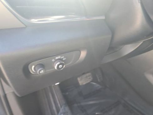 Used 2023 Chevrolet Traverse LT image 25