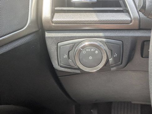 Used 2020 Ford Fusion SE FWD image 16