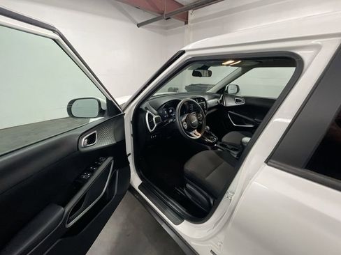 Used 2023 Kia Soul LX w/ LX Technology Package image 10